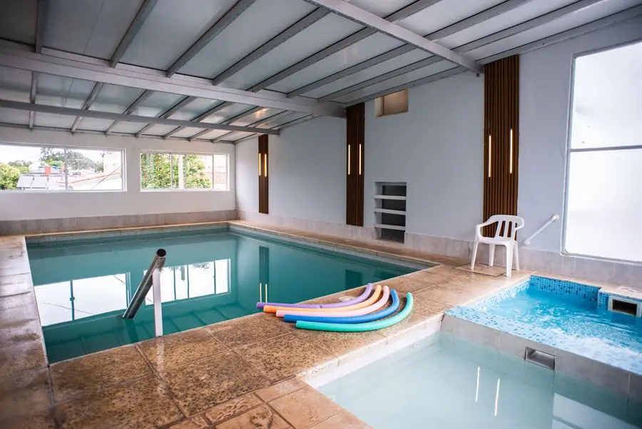 Piscina climatizada y jacuzzi